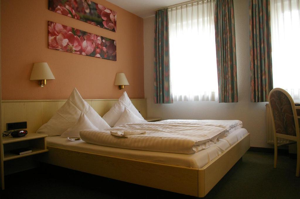 Hotel Zum Treuen Bartel Markgröningen Habitación foto